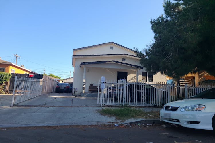 906 E 109th St Los Angeles, CA 90059, Los Angeles County