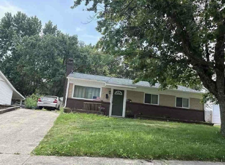 5221 Zimmer Drive Columbus, OH 43232, Franklin County