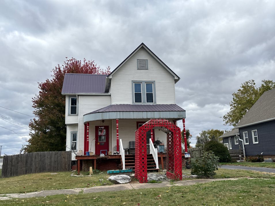 940 1st Ave Canton, IL 61520, Fulton County