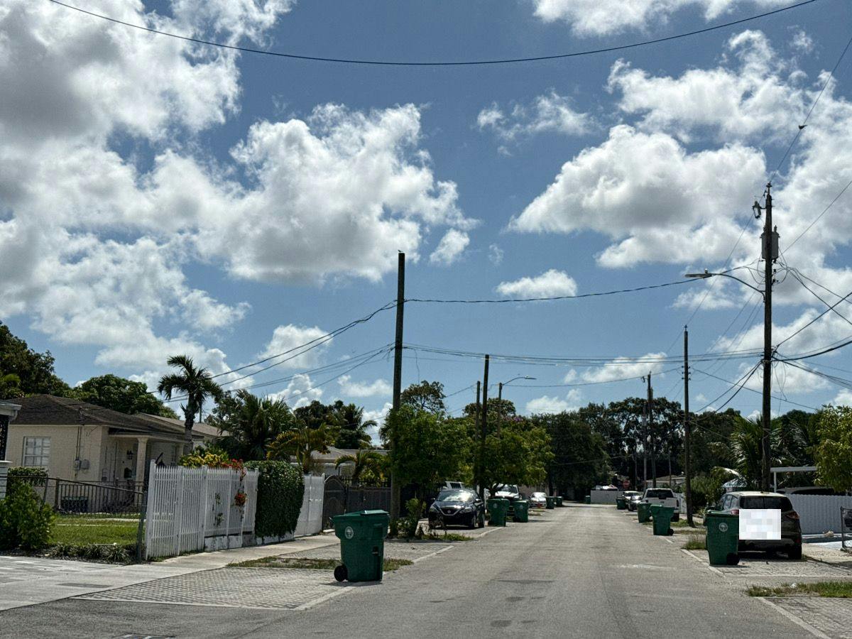 15th St, Miami, FL 33125