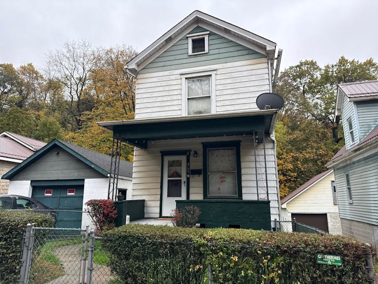 860 Allegheny Street Follansbee, WV 26037, Brooke County