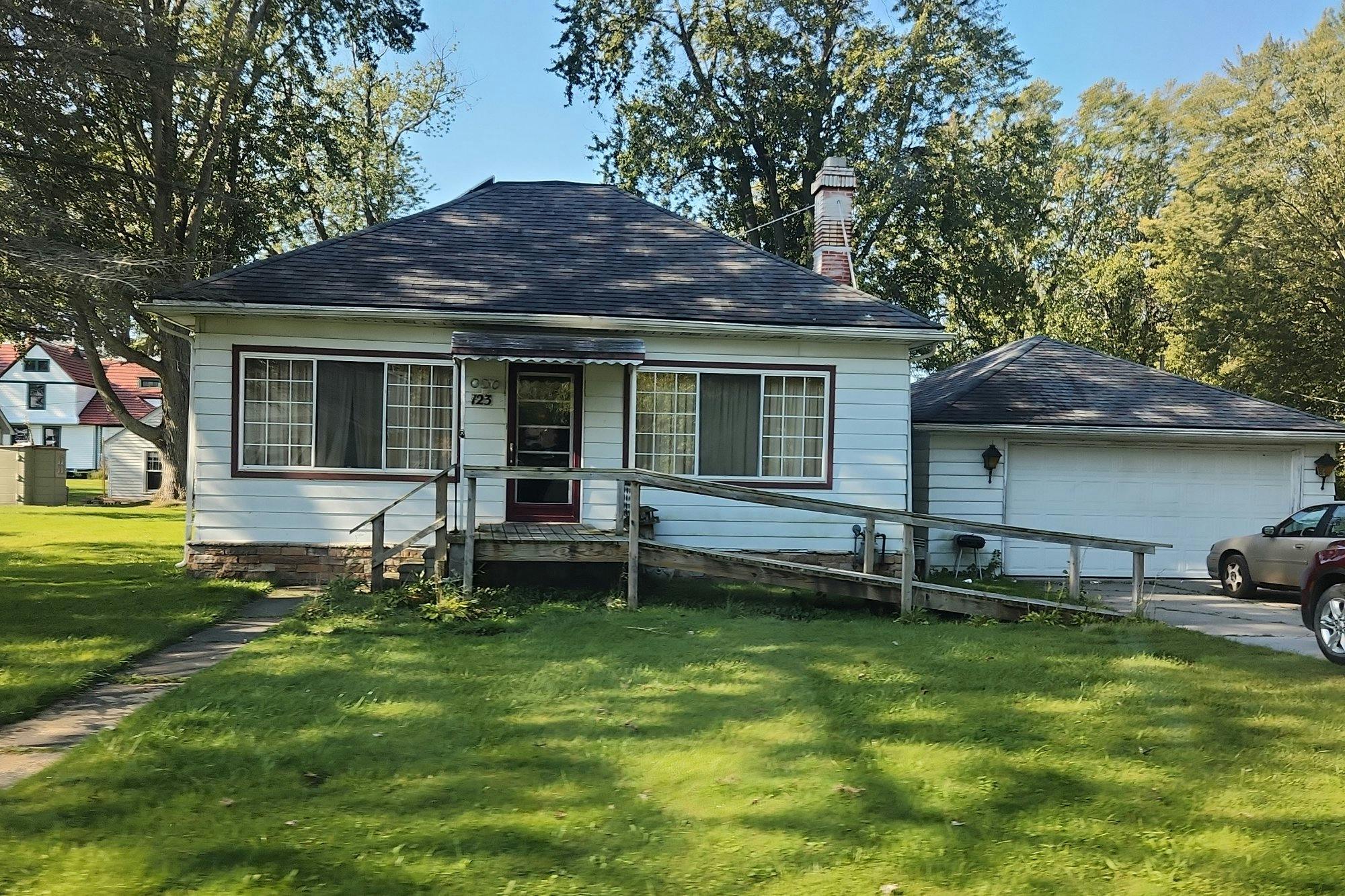 Petoskey St, Harsens Island, MI 48028