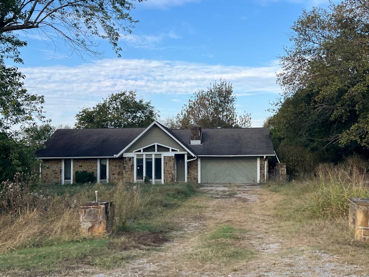 1405 N 14th St Okemah, OK 74859, Okfuskee County