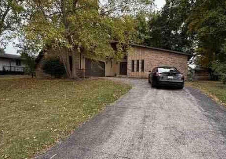 3611 Kingsway Dr Crown Point, IN 46307, Lake County