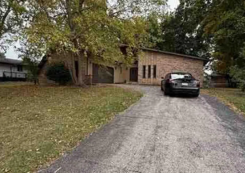 3611 Kingsway Dr Crown Point, IN 46307, Lake County