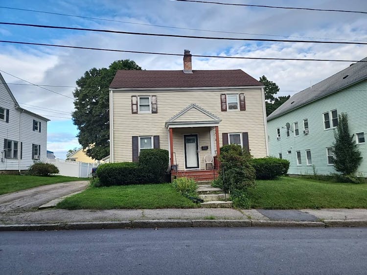 18 Lincoln Street Webster, MA 01570, Worcester County