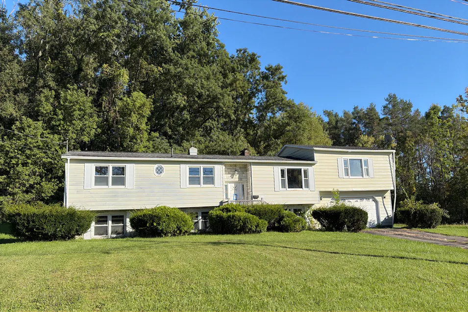 70 Chestnut St Johnstown, NY 12095, Fulton County