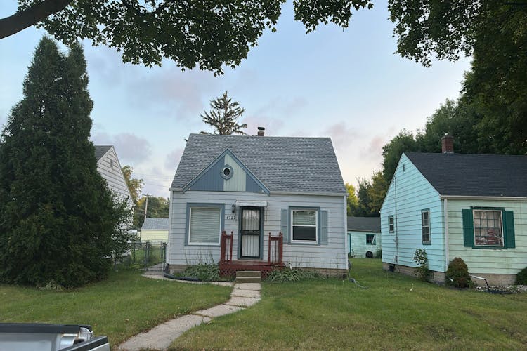 4727 W Congress St Milwaukee, WI 53218, Milwaukee County