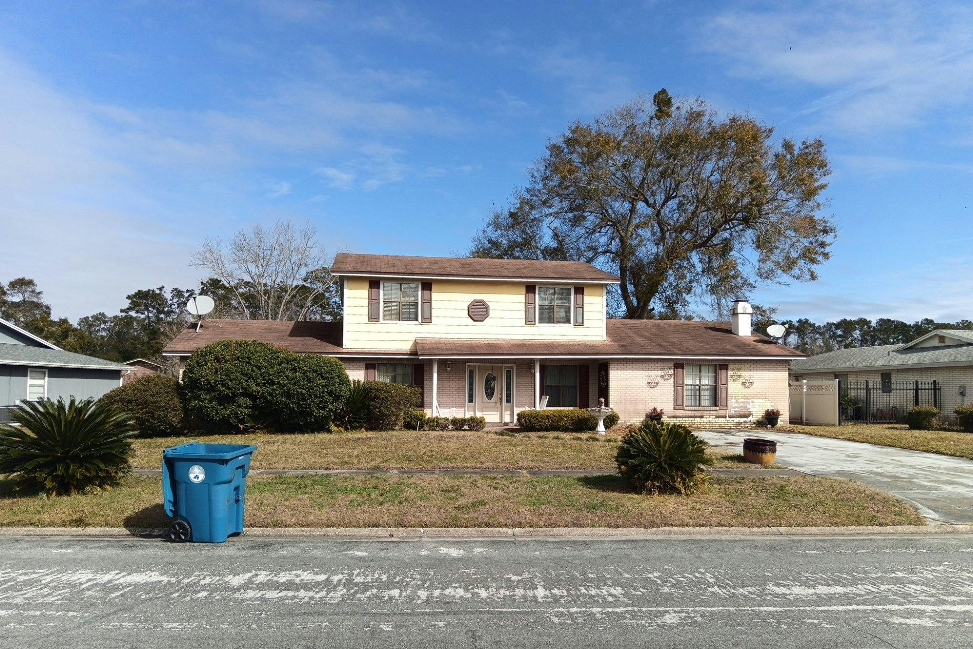 Squirrel Ln, Jacksonville, FL 32218