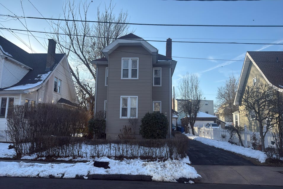 21 23 Kelsey St Hartford, CT 06114, Hartford County