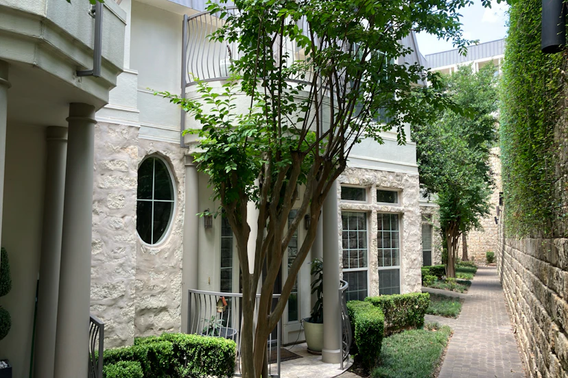 2918 Ranch 185