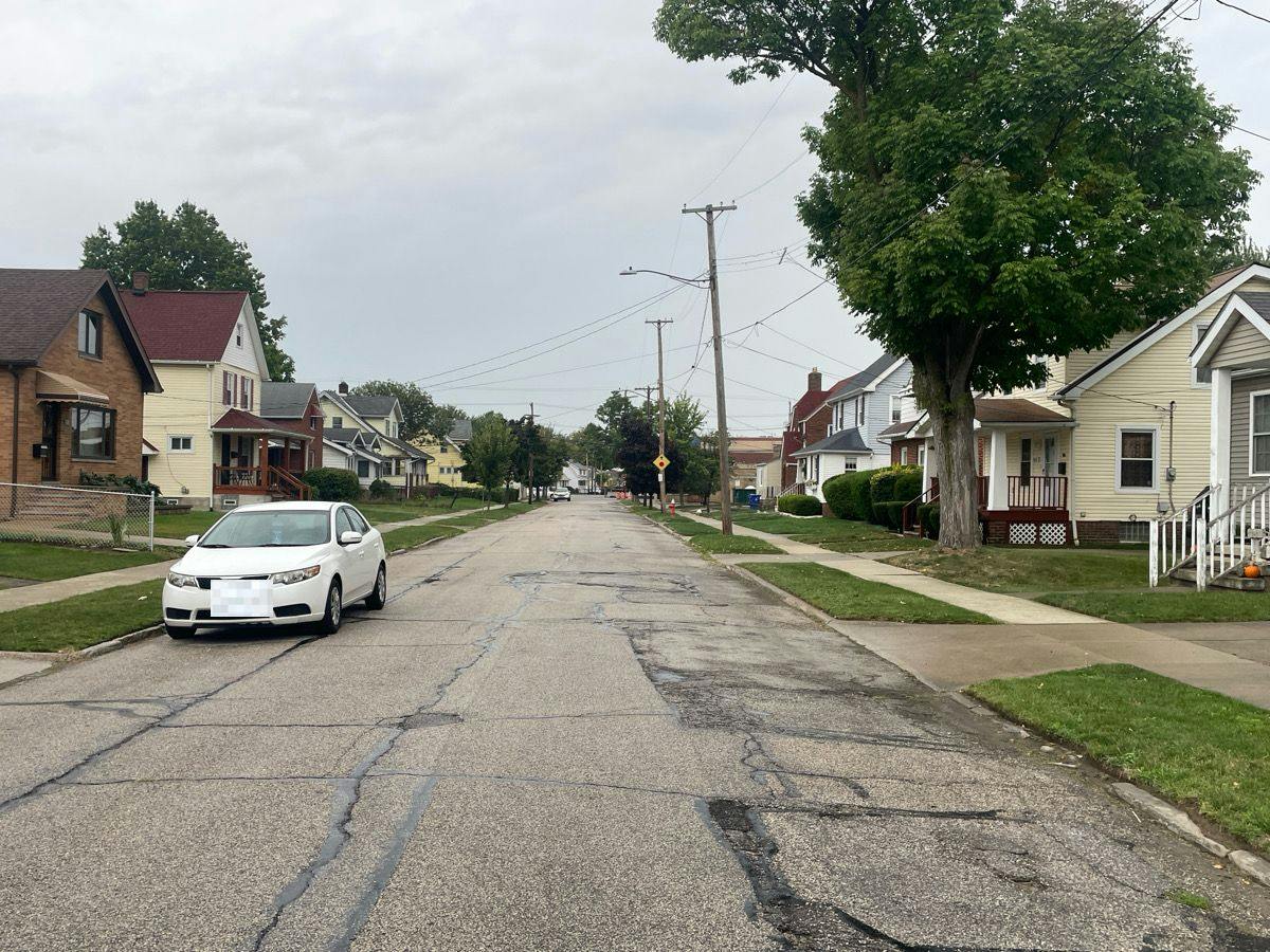 Arrowhead Ave, Cleveland, OH 44119