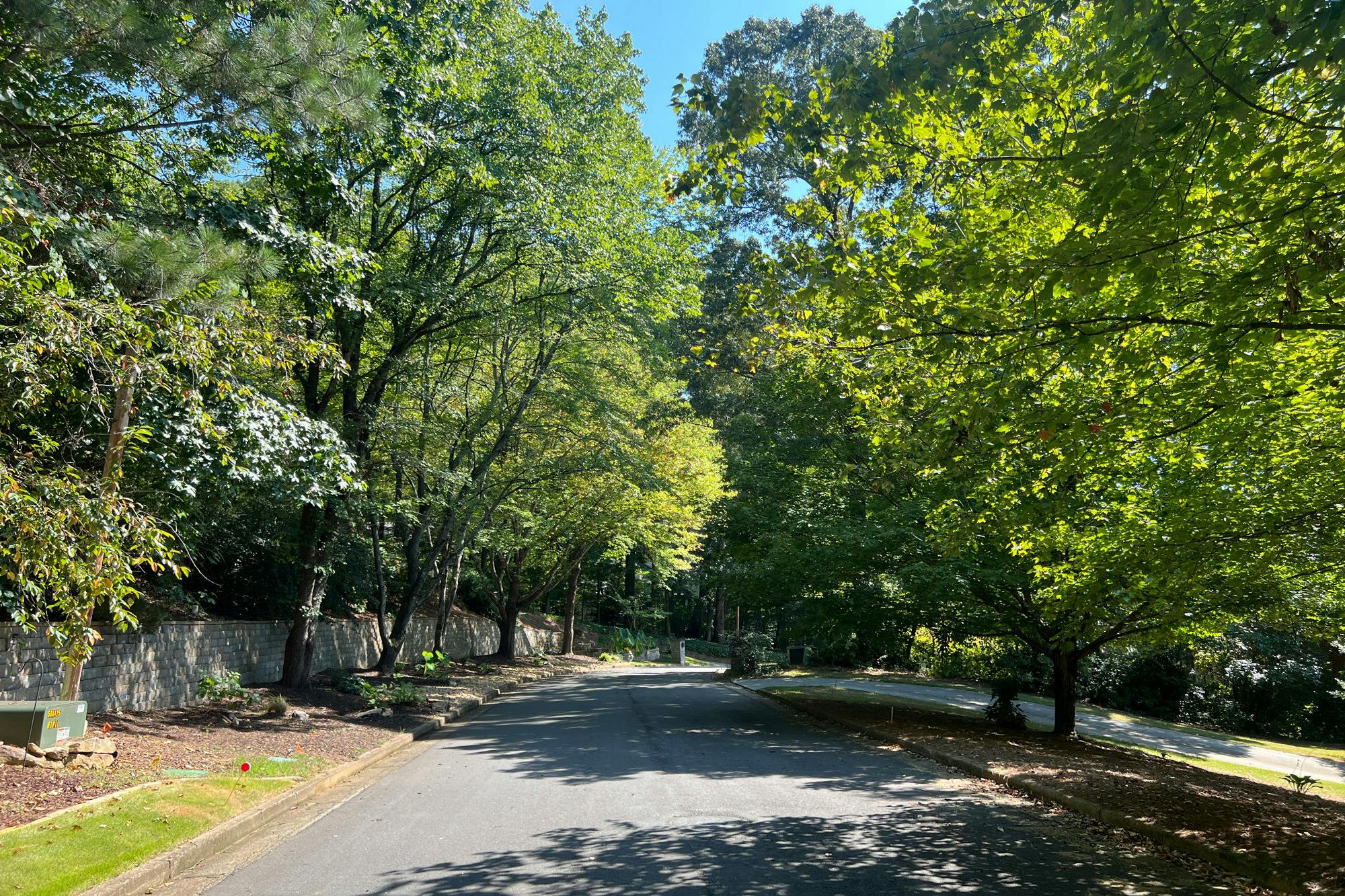 Hidden Falls Ln, Sandy Springs, GA 30328
