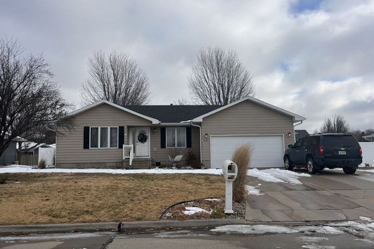 1818 Applewood St Aurora, NE 68818, Hamilton County
