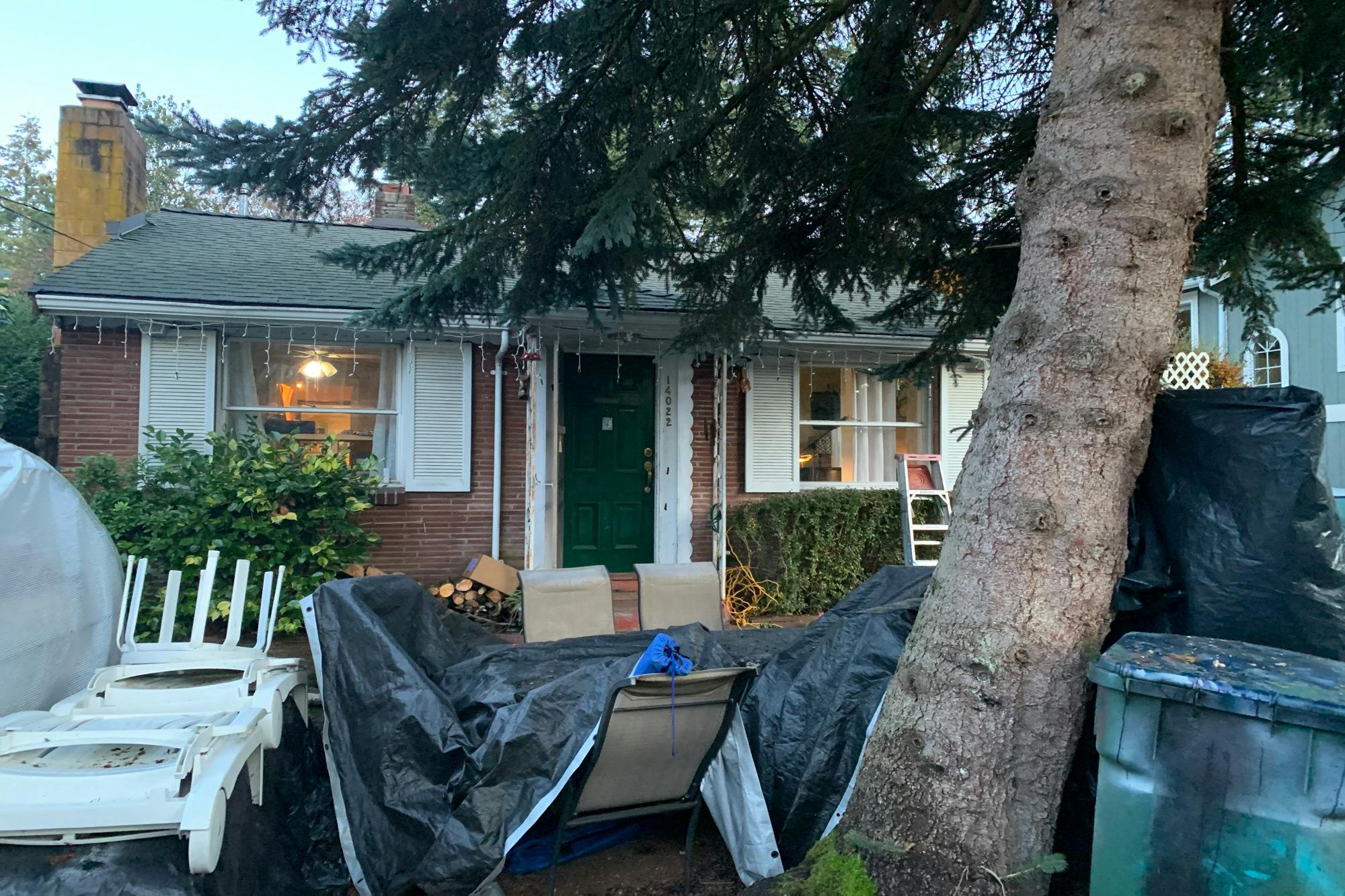 Roslyn Pl, Seattle, WA 98133