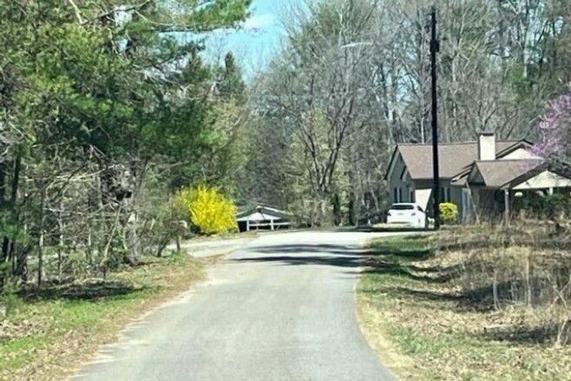 Pitts St, Morganton, NC 28655