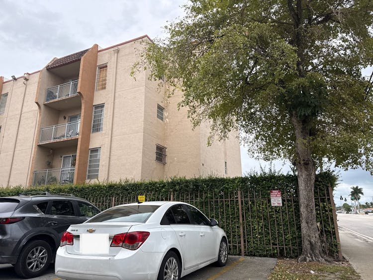 4713 Nw7 St 404 Miami, FL 33126, Miami-Dade County