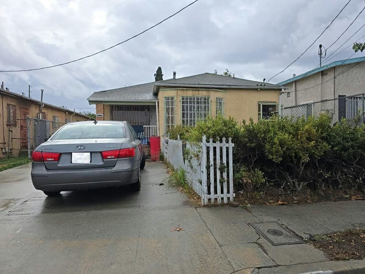 90th St, Los Angeles, CA 90044