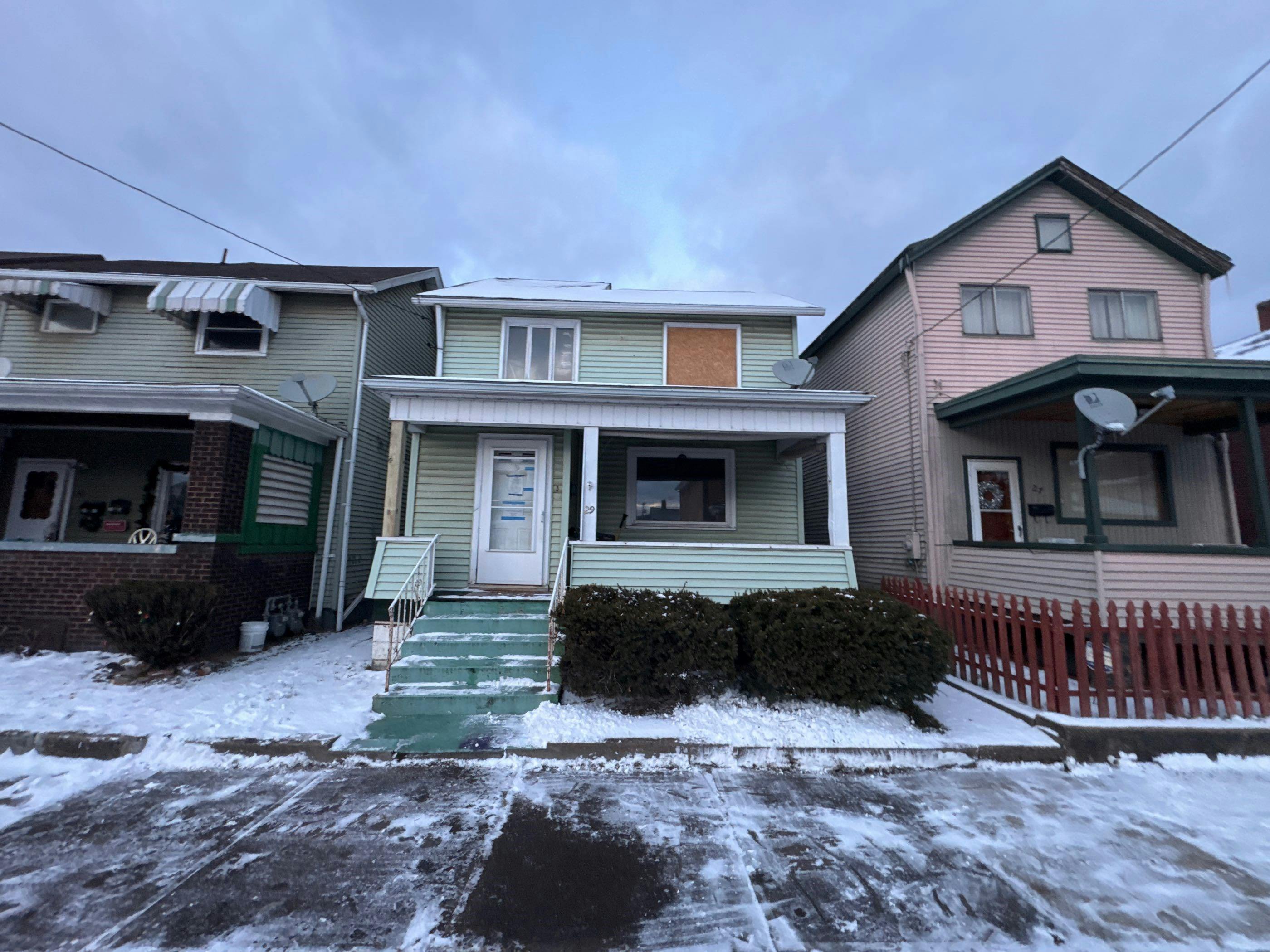 Spruce St, Natrona Heights, PA 15065