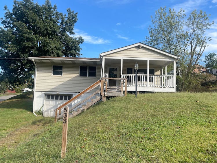 533 Ehman Ave Baden, PA 15005, Beaver County