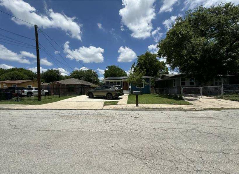 Lark , San Antonio, TX 78228