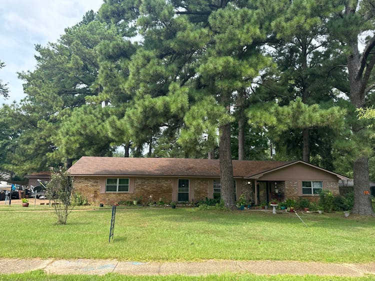 817s Spruce St Vivian, LA 71082, Caddo Parish County