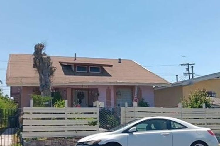 240 West 82nd Street Los Angeles, CA 90003, Los Angeles County