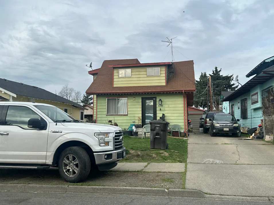 618 S 10th Ave Yakima, WA 98902, Yakima County