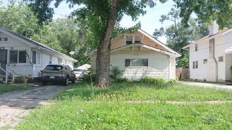 2442 E Grand Ave Des Moines, IA 50317, Polk County