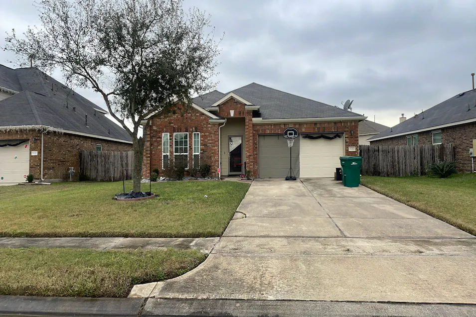 828 Grassy Knoll Trl La Marque, TX 77568, Galveston County