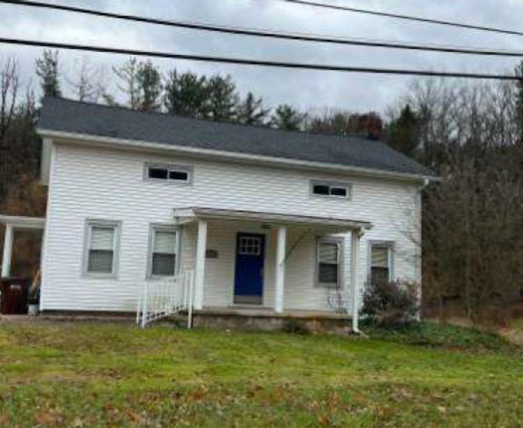 653 Crystal Lake Rd Akron, OH 44333, Summit County