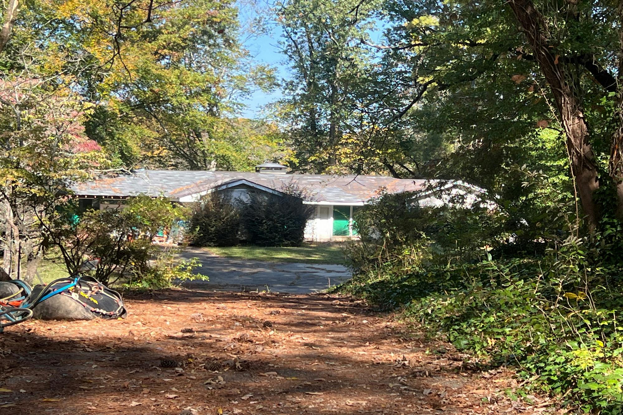 Roberts Dr, Sandy Springs, GA 30350