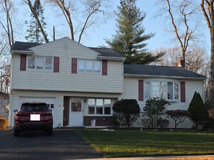5 Smithfield Rd Waldwick, NJ 07463, Bergen County