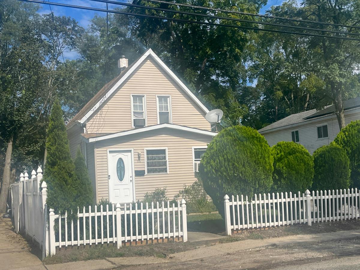 Smith St, Amityville, NY 11701 #1