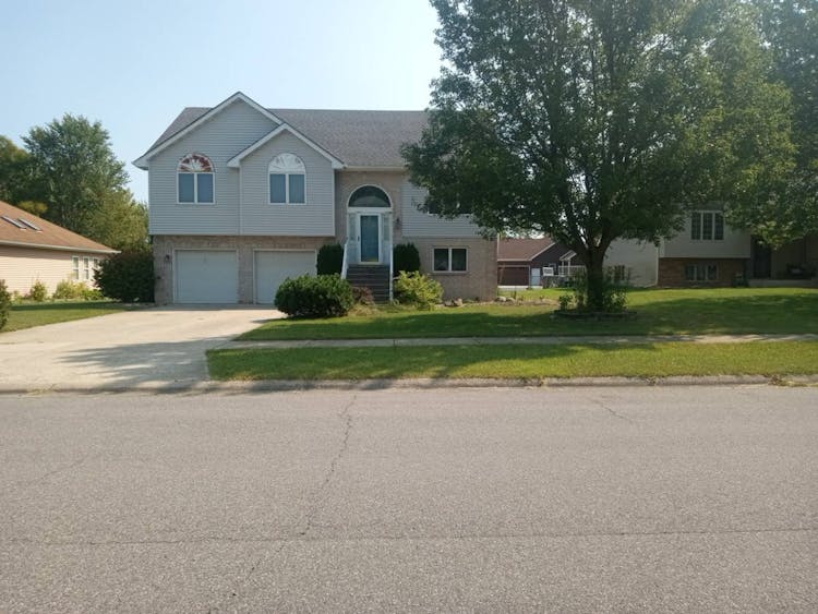 7331 Forest Ridge Dr Schererville, IN 46375-3351, Lake County