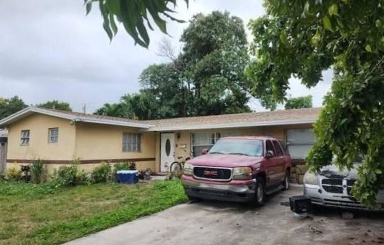 5320 NW 12th St Lauderhill, FL 33313, Broward County