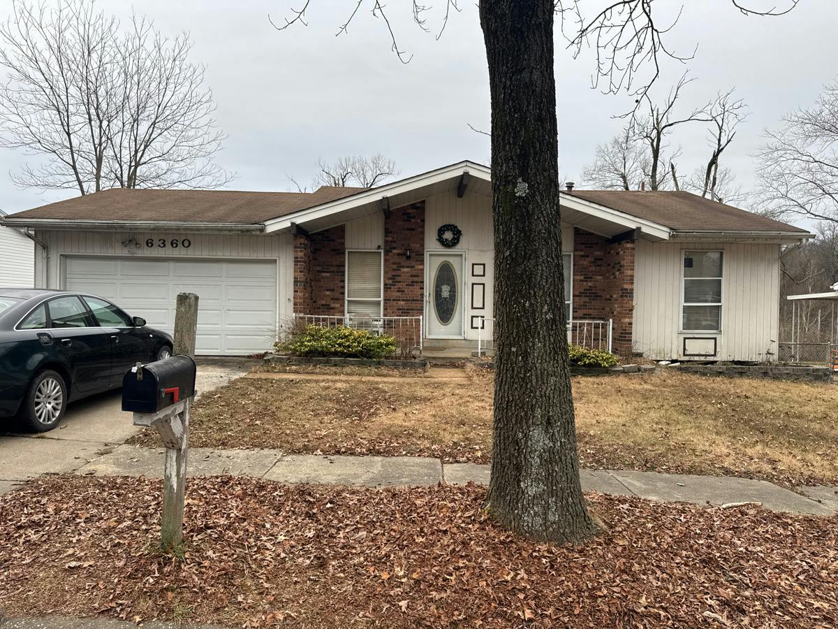 Silver Fox Dr, Florissant, MO 63034