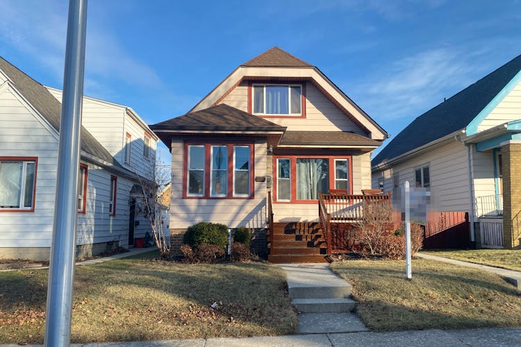 3266-3266a S12th Milwaukee, WI 53215, Milwaukee County