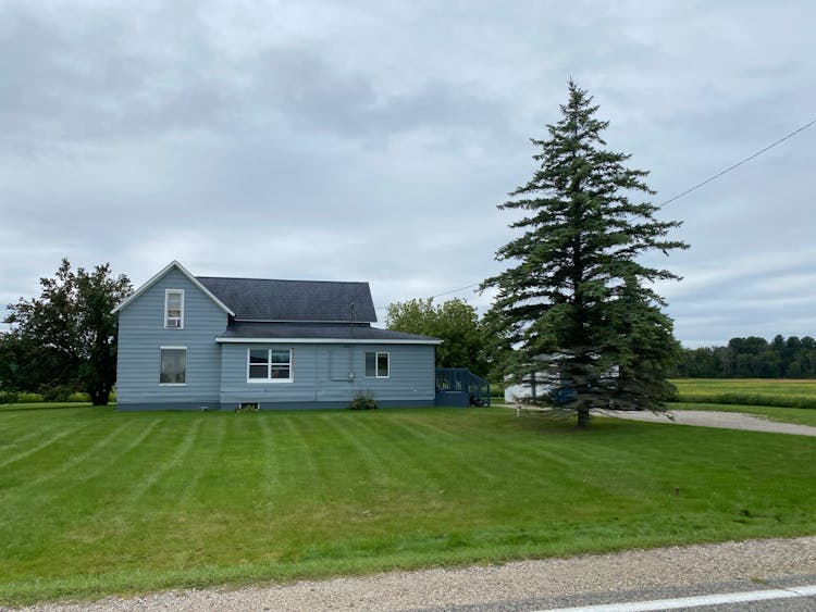 182 E Shaffer Rd Hope, MI 48628, Midland County