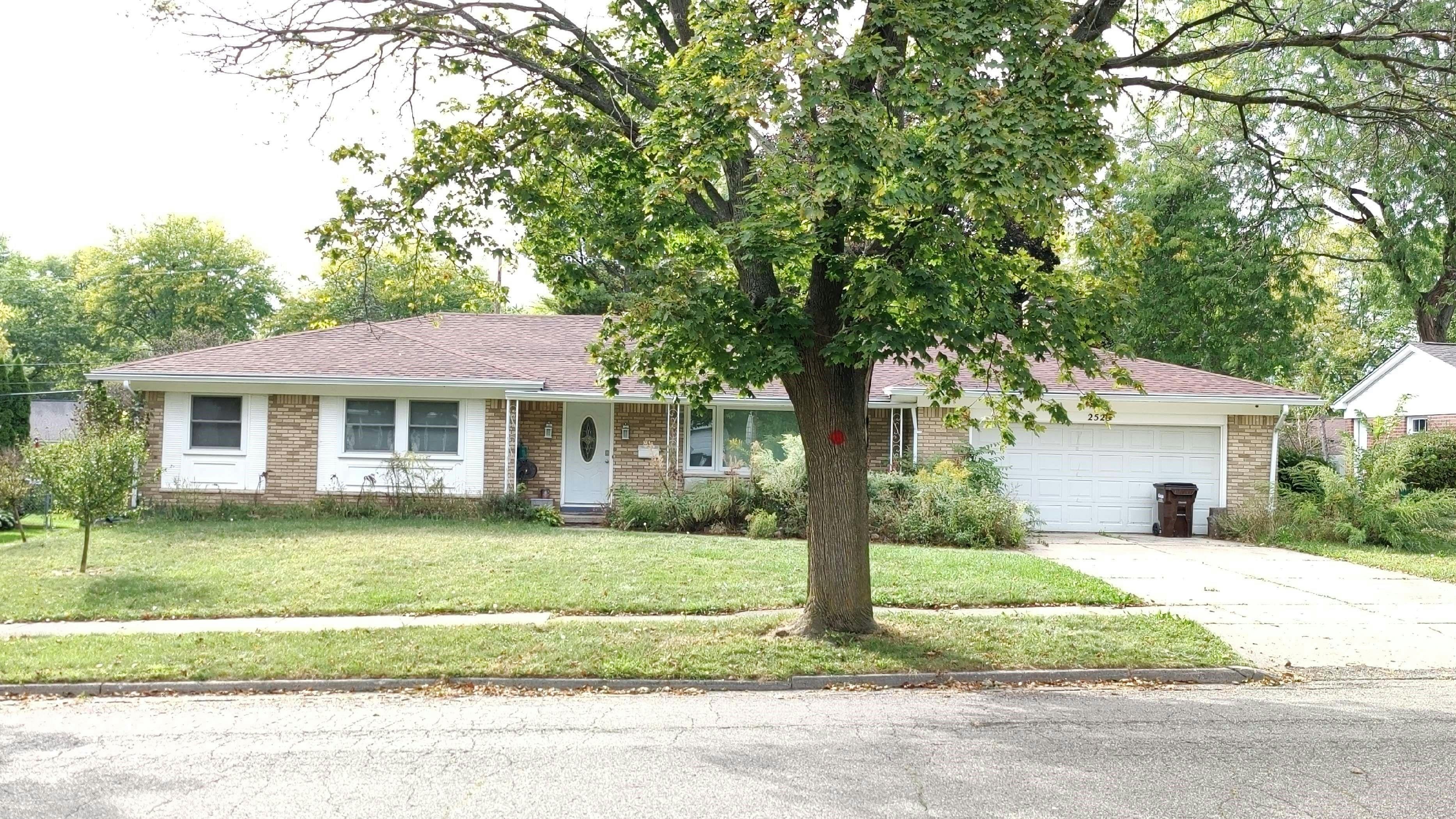 Meadowlane Dr, Lansing, MI 48906 #1