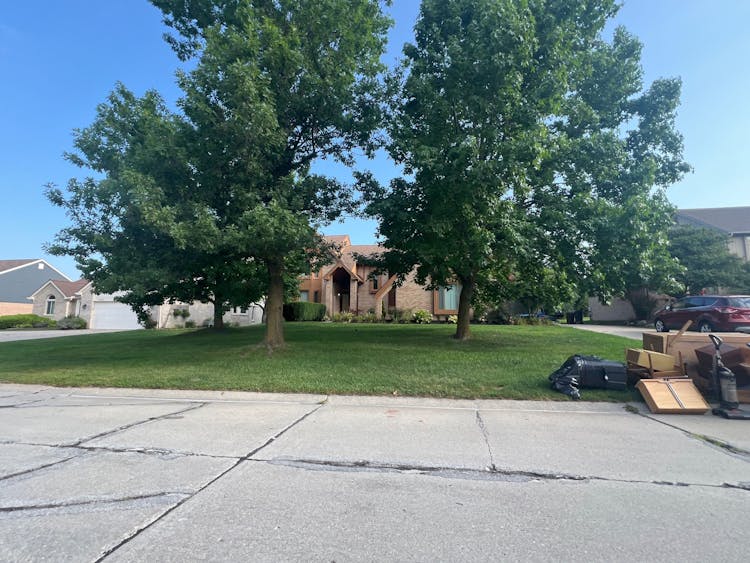 39304 Geneva Dr Farmington Hills, MI 48331, Oakland County