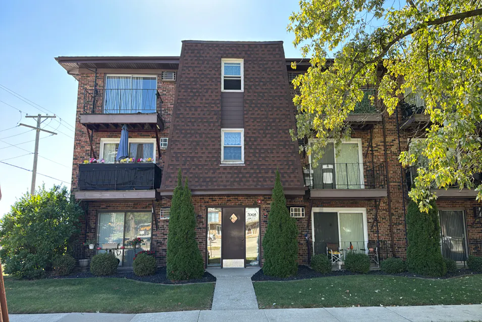 7005 99th St, Unit 2w Chicago Ridge, IL 60415, Cook County