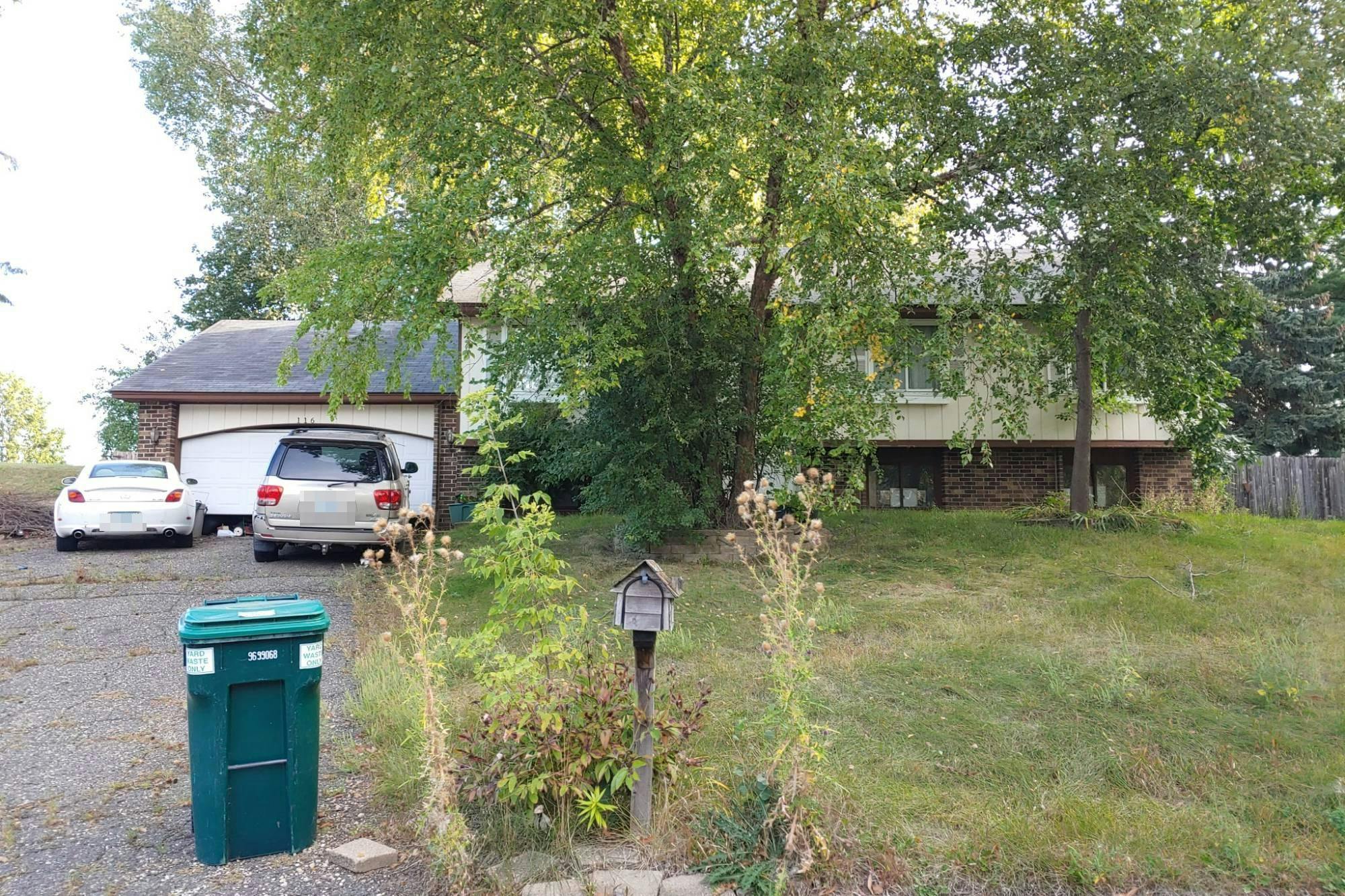 Knoll Cir, Burnsville, MN 55337
