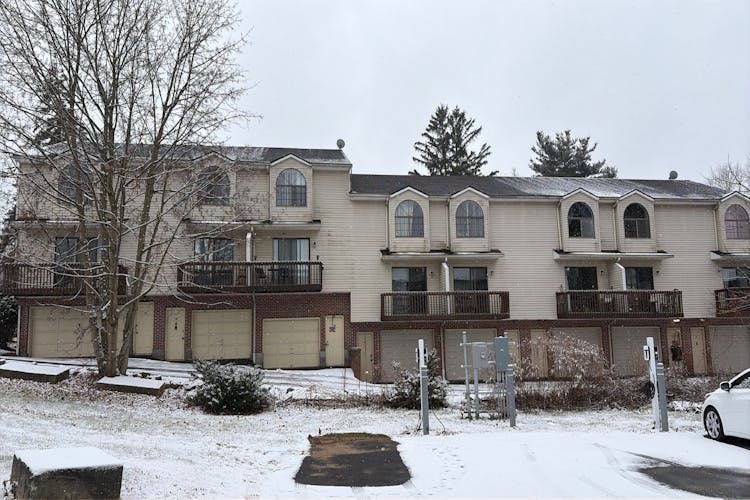 817 Woodtick Rd Waterbury, CT 06705, New Haven County