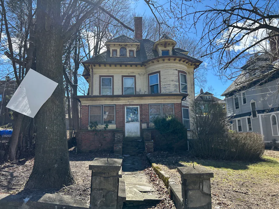 17 Chapman Avenue Waterbury, CT 06710, New Haven County