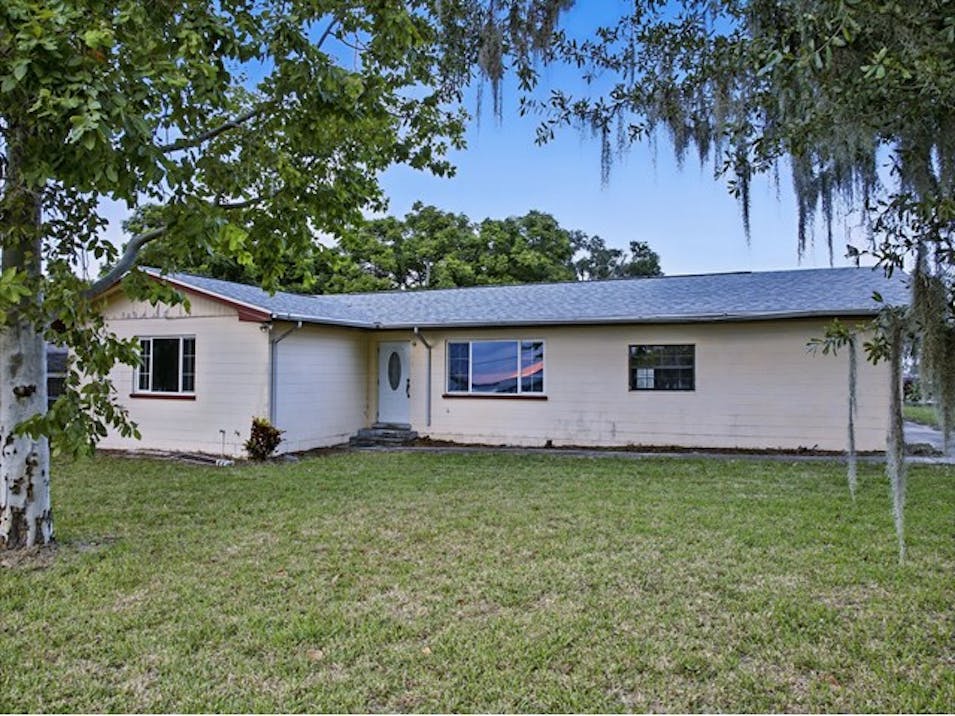 330 W 4th St Frostproof, FL 33843, Polk County
