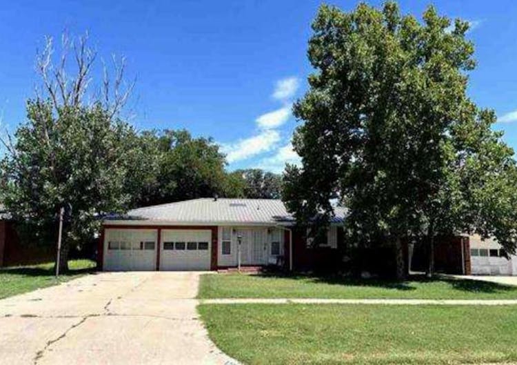 1204 Ennis Street Plainview, TX 79072, Hale County