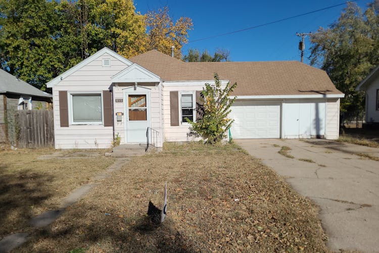 815 N. Locust Street Grand Island, NE 68801, Hall County