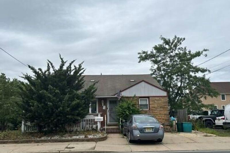 Florence Ave, Union Beach, NJ 07735