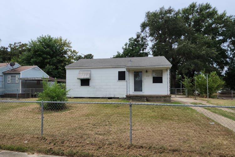 6102 Bowie Ave Shreveport, LA 71108, Caddo County